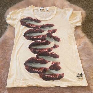 Hellzbellz tee size small